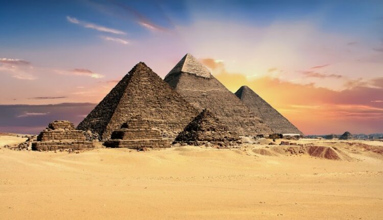 pyramids-2159286_1280