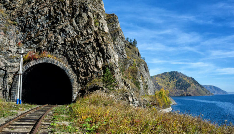 Кругобайкальская железная дорога. Вид осенью