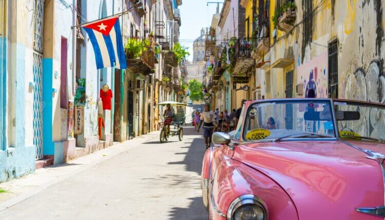 Куба-планирует-в-этом-году-наладить-использование-карт-«Мир»